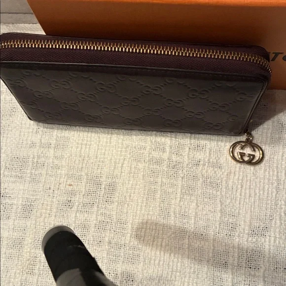 Gucci Brown Embossed Leather Zip-Around Wallet - Picture 3 of 8